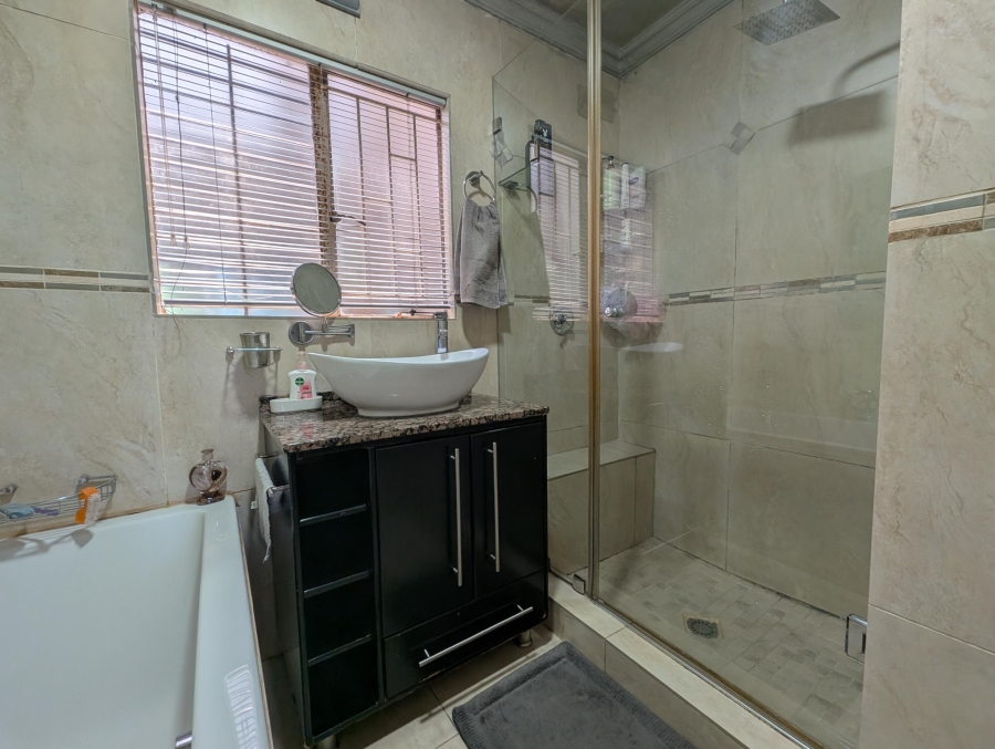 4 Bedroom Property for Sale in Mayberry Park Gauteng