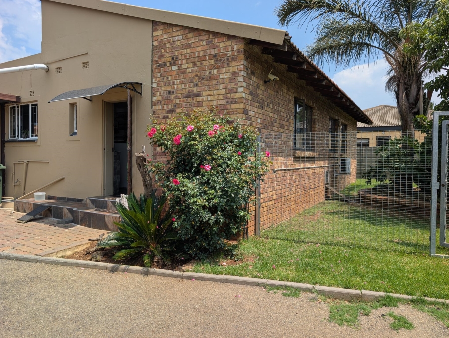 4 Bedroom Property for Sale in Mayberry Park Gauteng