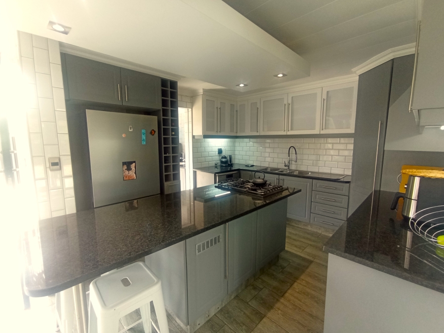 2 Bedroom Property for Sale in Bassonia Gauteng