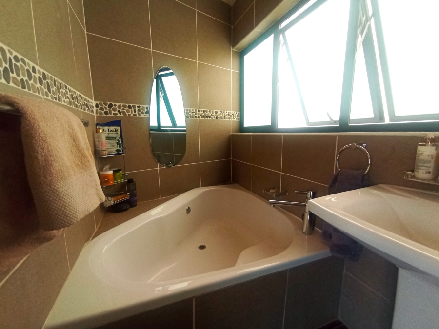 2 Bedroom Property for Sale in Bassonia Gauteng
