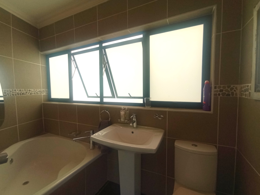 2 Bedroom Property for Sale in Bassonia Gauteng