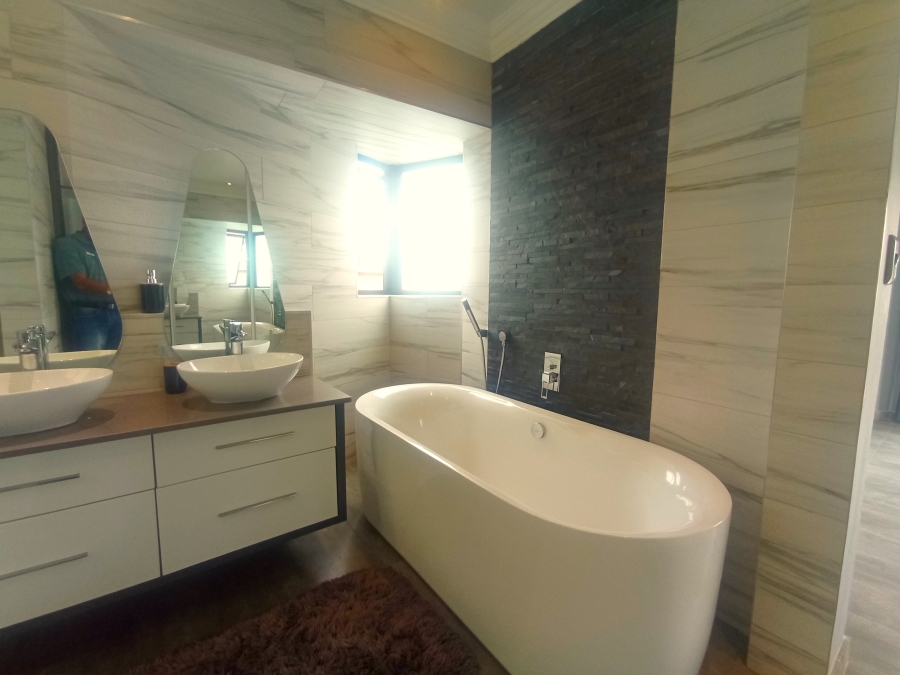 2 Bedroom Property for Sale in Bassonia Gauteng