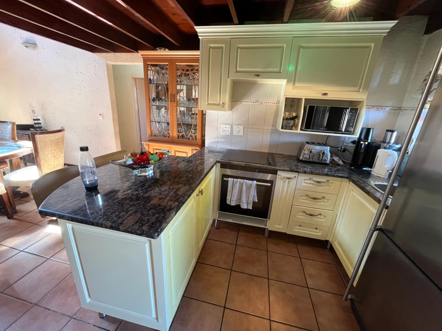 To Let 2 Bedroom Property for Rent in Sunninghill Gauteng