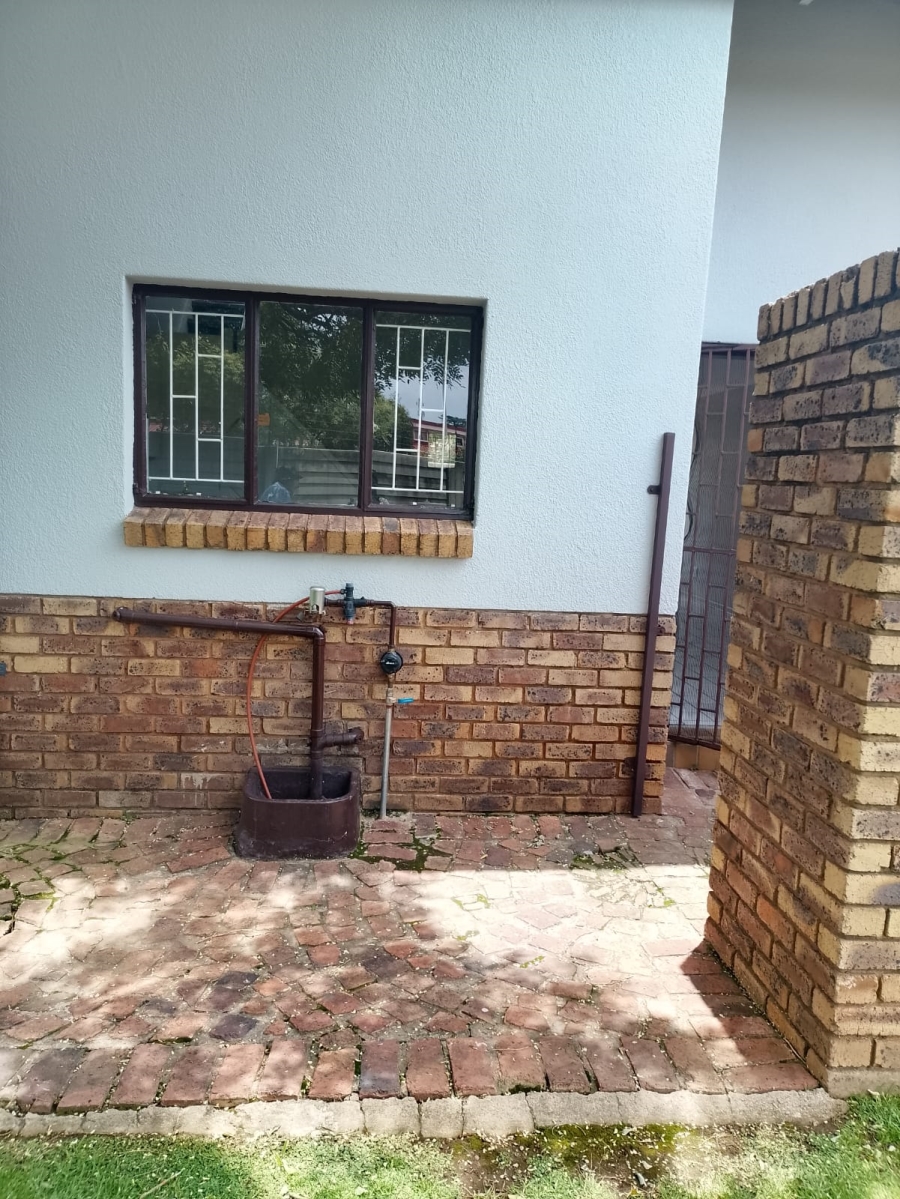 To Let 2 Bedroom Property for Rent in Bonaero Park Gauteng