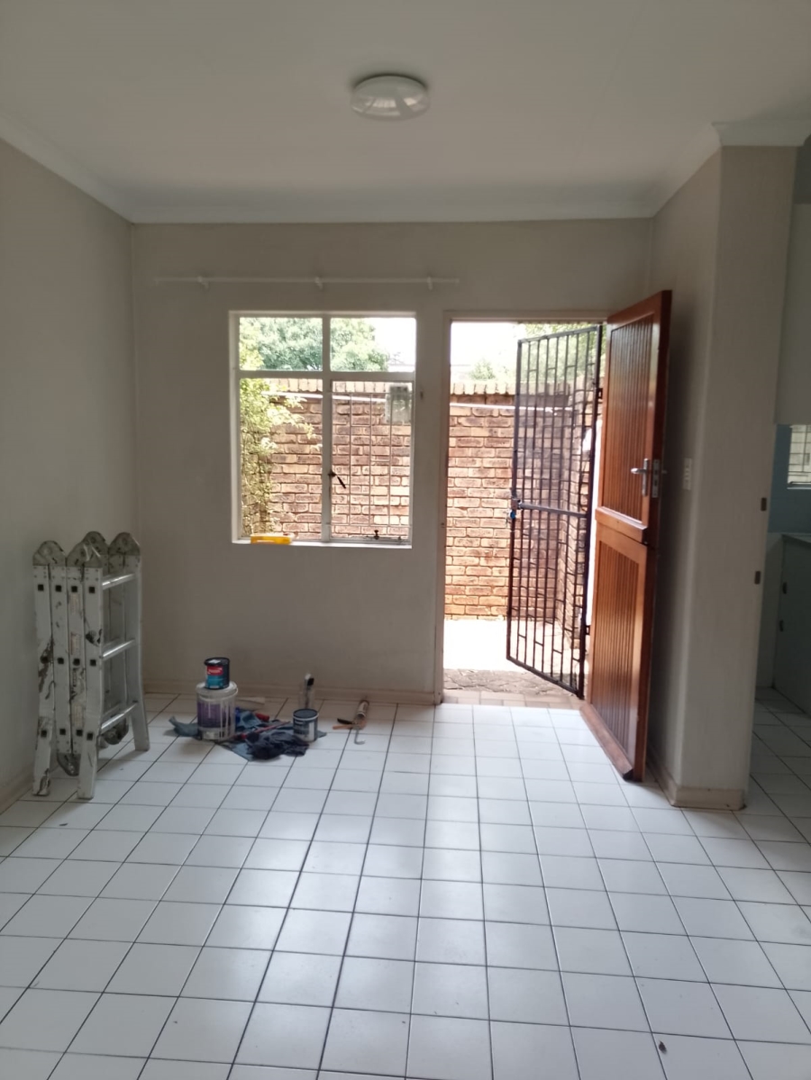 To Let 2 Bedroom Property for Rent in Bonaero Park Gauteng