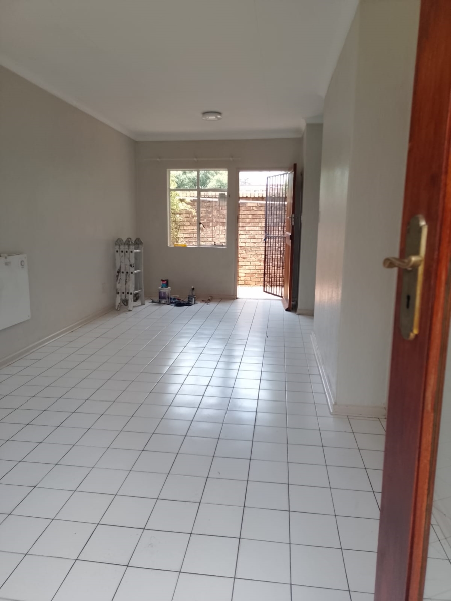 To Let 2 Bedroom Property for Rent in Bonaero Park Gauteng