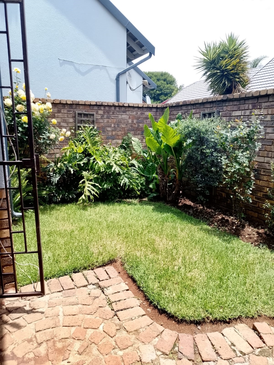 To Let 2 Bedroom Property for Rent in Bonaero Park Gauteng