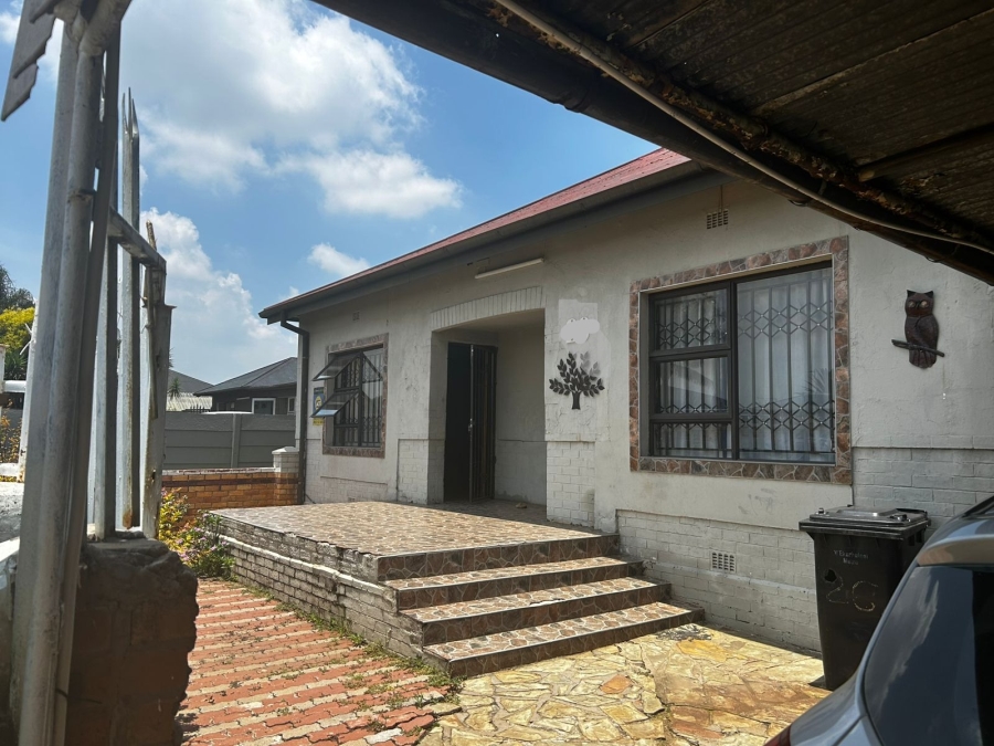5 Bedroom Property for Sale in Geduld Ext 1 Gauteng