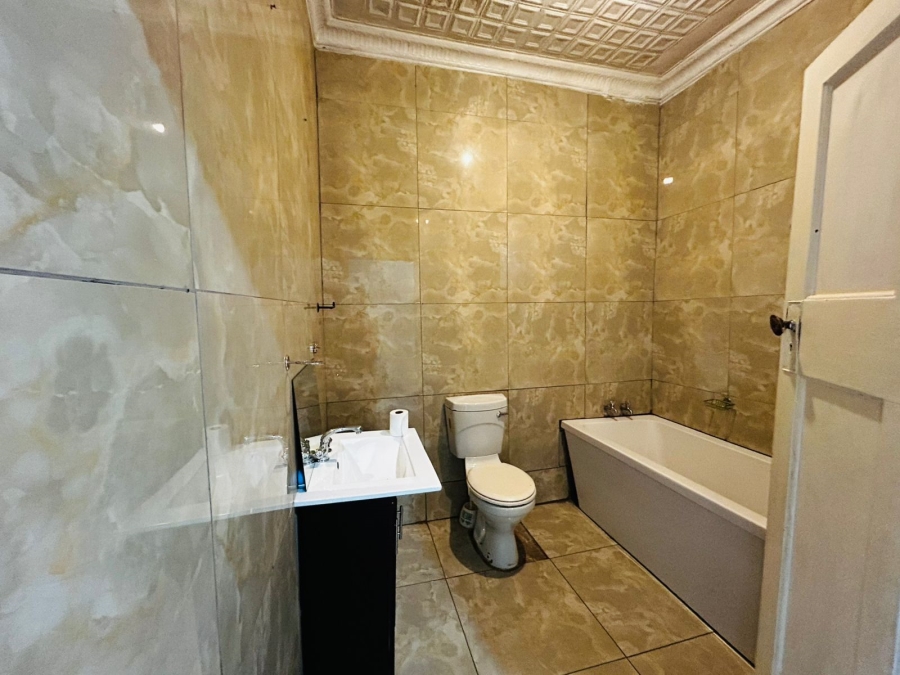 5 Bedroom Property for Sale in Geduld Ext 1 Gauteng