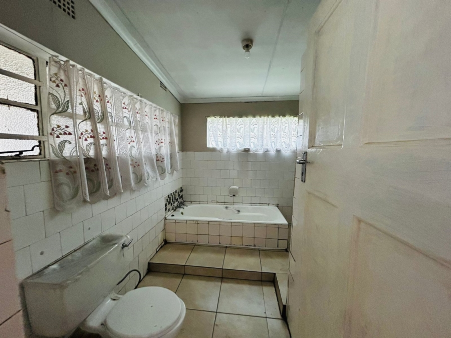 5 Bedroom Property for Sale in Geduld Ext 1 Gauteng