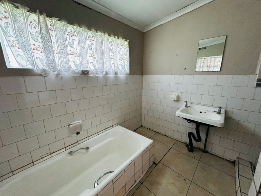 5 Bedroom Property for Sale in Geduld Ext 1 Gauteng