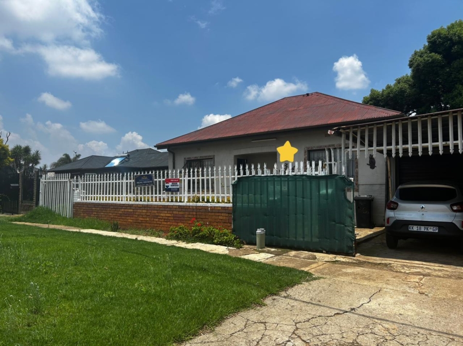 5 Bedroom Property for Sale in Geduld Ext 1 Gauteng