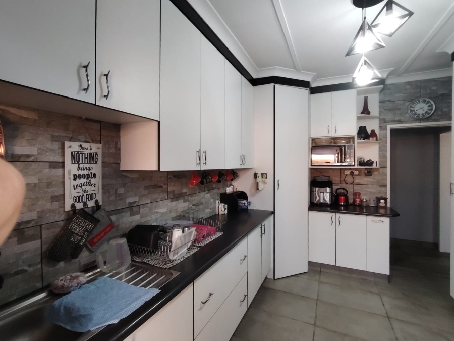 3 Bedroom Property for Sale in Casseldale Gauteng