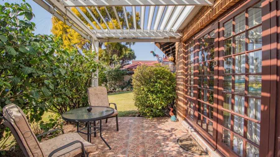 5 Bedroom Property for Sale in Marais Steyn Park Gauteng