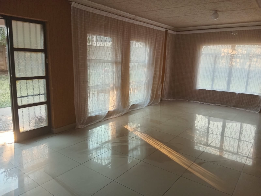 To Let 3 Bedroom Property for Rent in Birchleigh Gauteng
