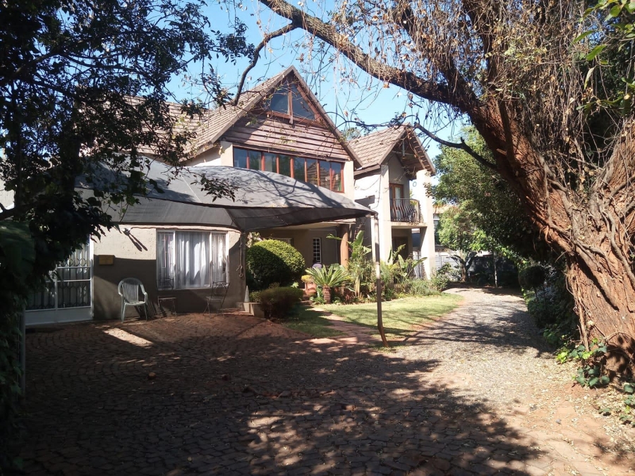 5 Bedroom Property for Sale in Garsfontein Gauteng