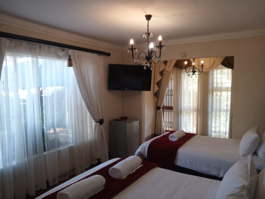 5 Bedroom Property for Sale in Garsfontein Gauteng