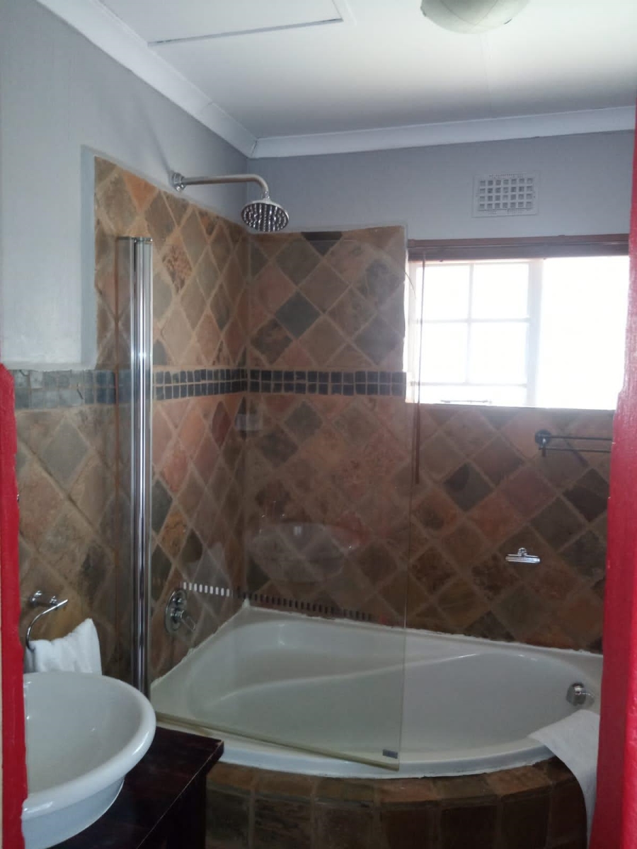 5 Bedroom Property for Sale in Garsfontein Gauteng
