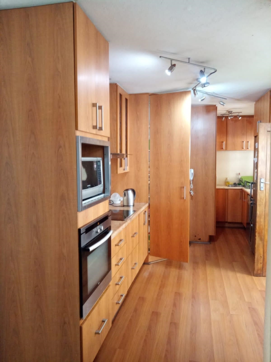 5 Bedroom Property for Sale in Garsfontein Gauteng