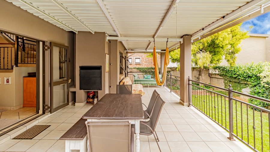 3 Bedroom Property for Sale in Olympus Country Estate Gauteng