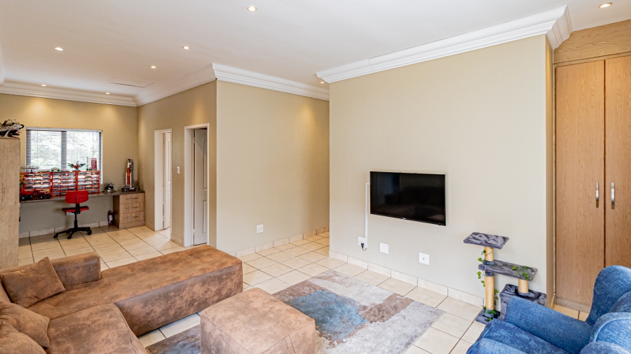 3 Bedroom Property for Sale in Olympus Country Estate Gauteng