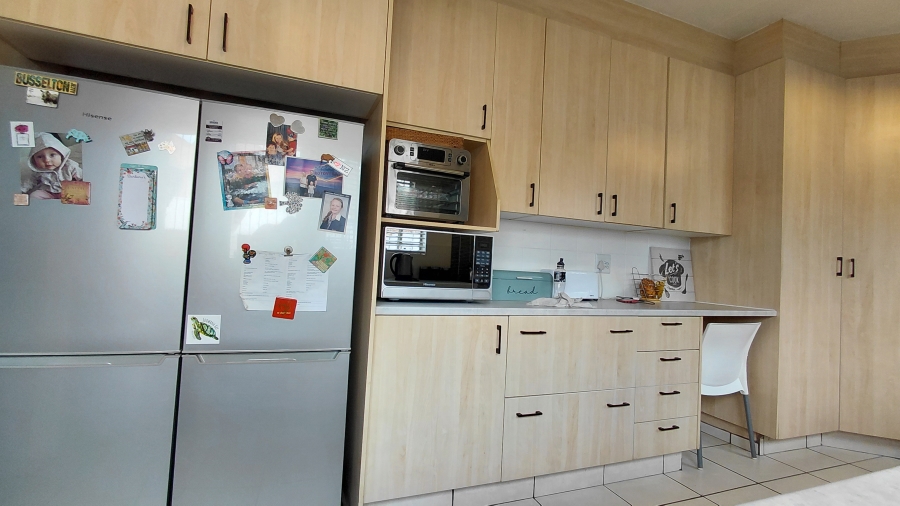 6 Bedroom Property for Sale in Atlasville Gauteng