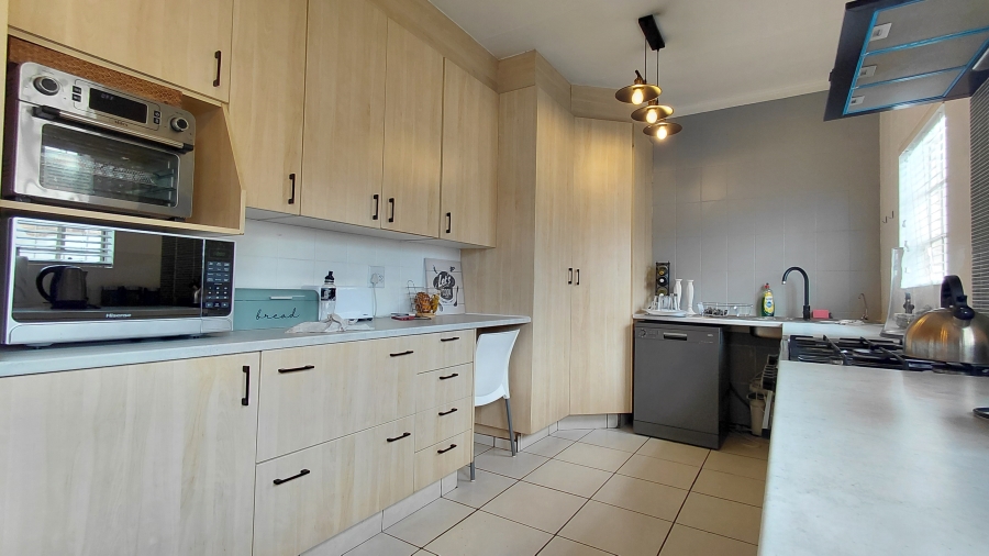 6 Bedroom Property for Sale in Atlasville Gauteng