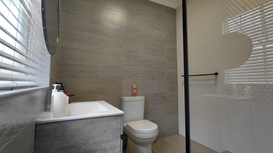 6 Bedroom Property for Sale in Atlasville Gauteng