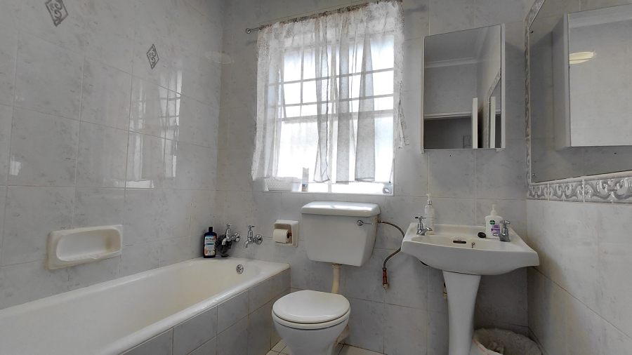 6 Bedroom Property for Sale in Atlasville Gauteng