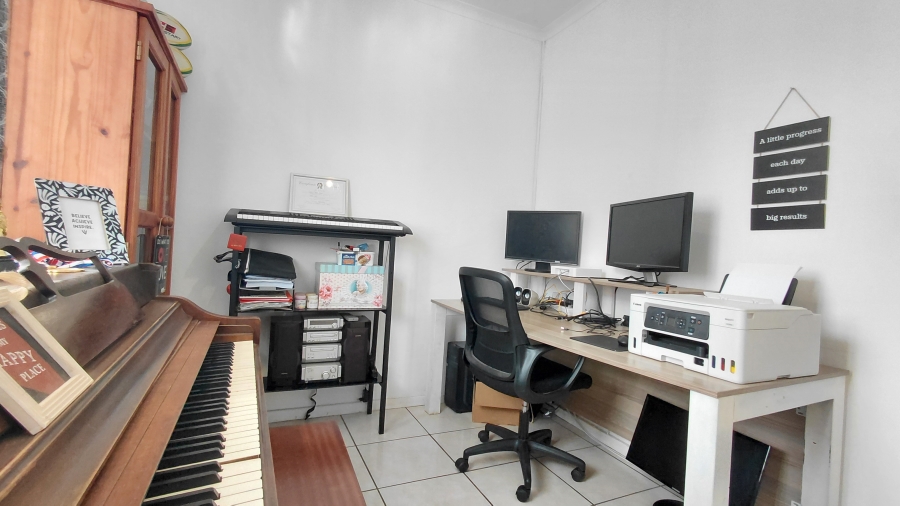 6 Bedroom Property for Sale in Atlasville Gauteng