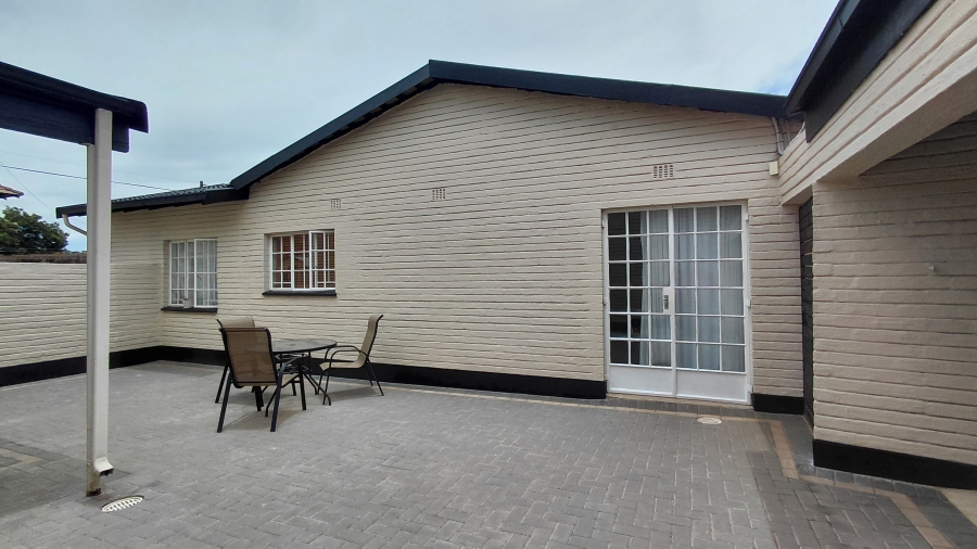 6 Bedroom Property for Sale in Atlasville Gauteng