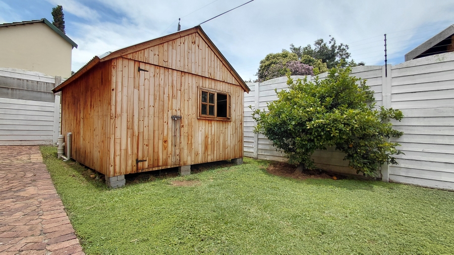 6 Bedroom Property for Sale in Atlasville Gauteng