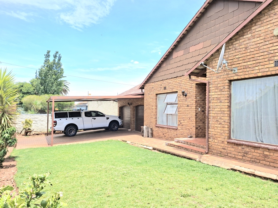 4 Bedroom Property for Sale in Discovery Gauteng
