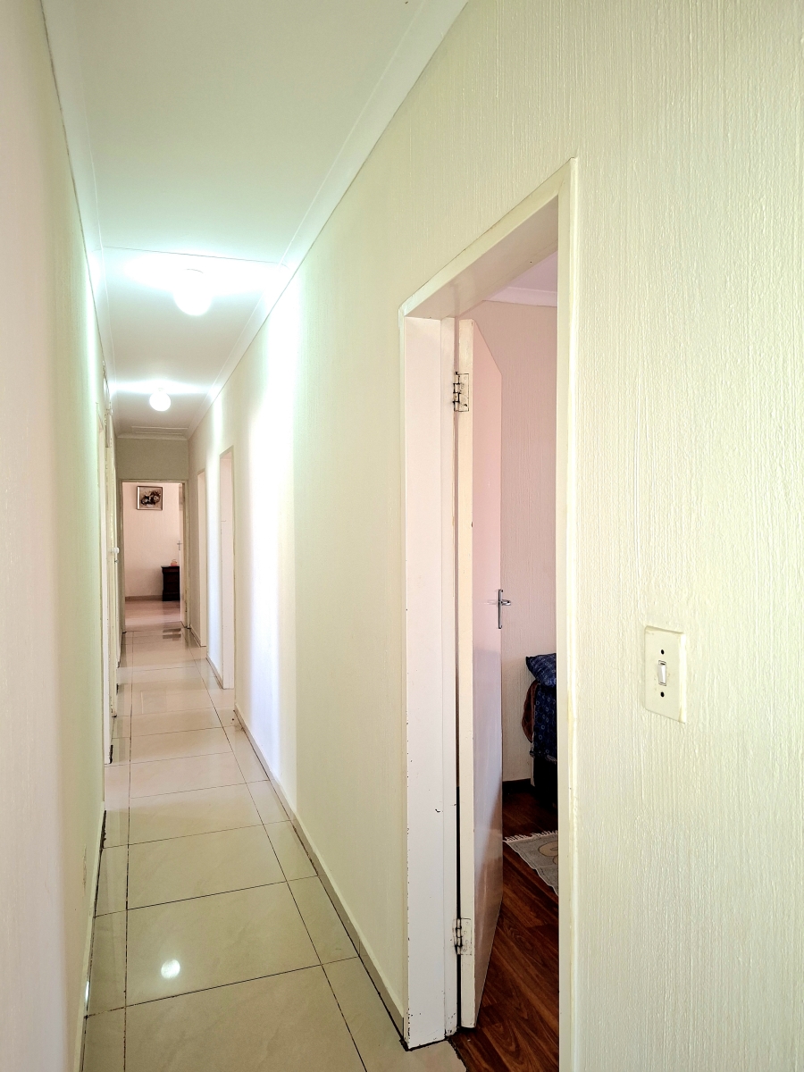 4 Bedroom Property for Sale in Discovery Gauteng