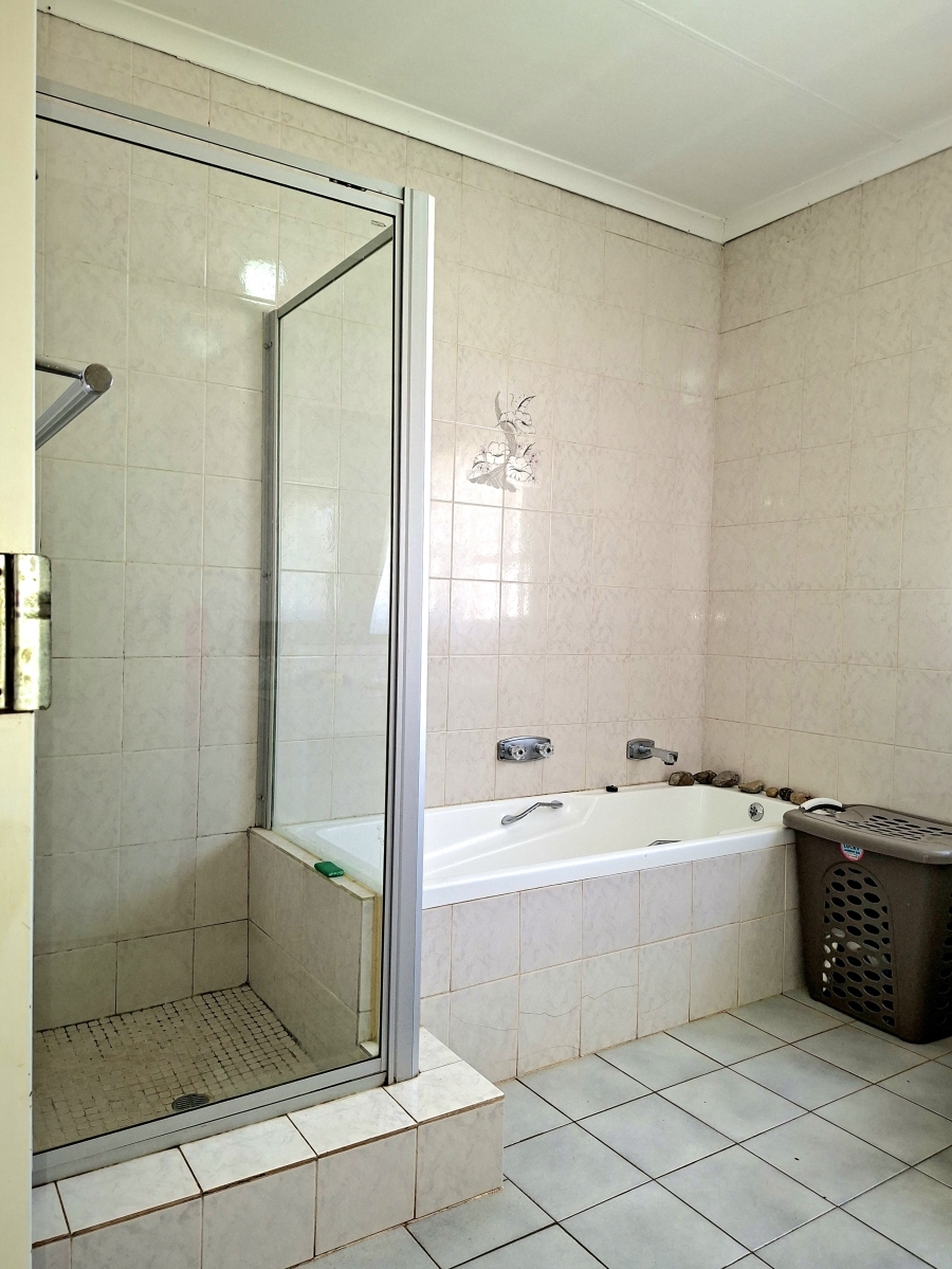 4 Bedroom Property for Sale in Discovery Gauteng