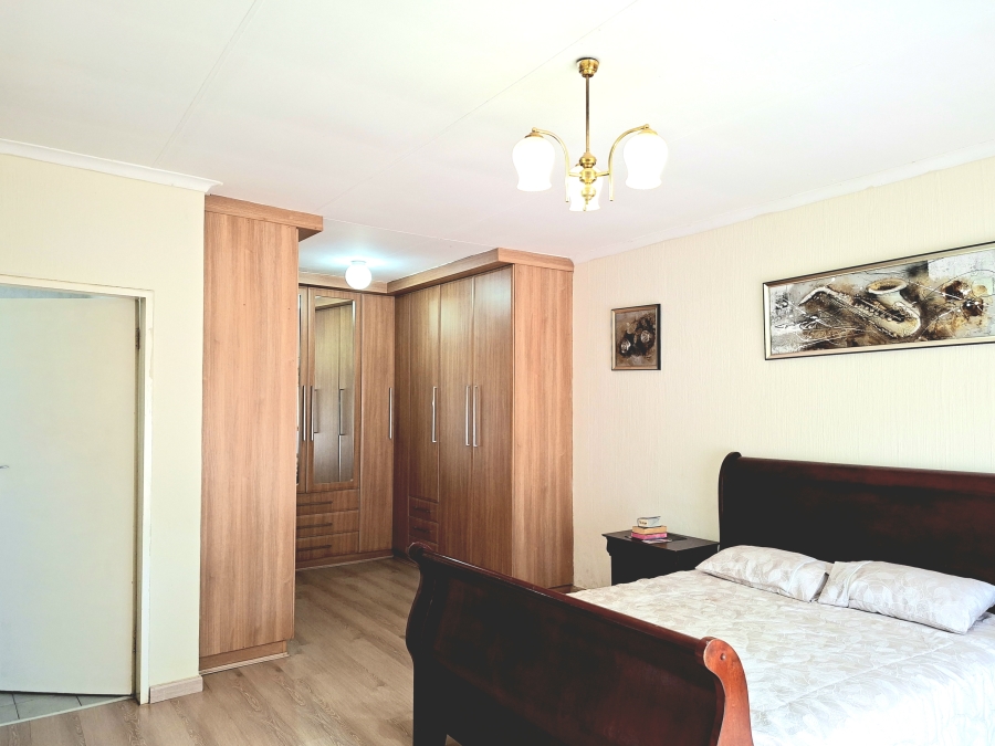 4 Bedroom Property for Sale in Discovery Gauteng