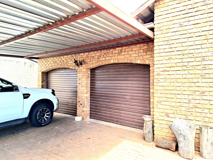 4 Bedroom Property for Sale in Discovery Gauteng