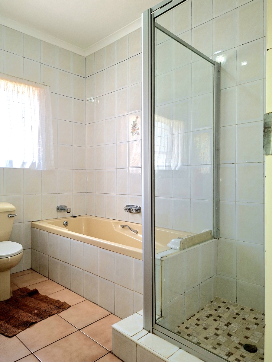 4 Bedroom Property for Sale in Discovery Gauteng