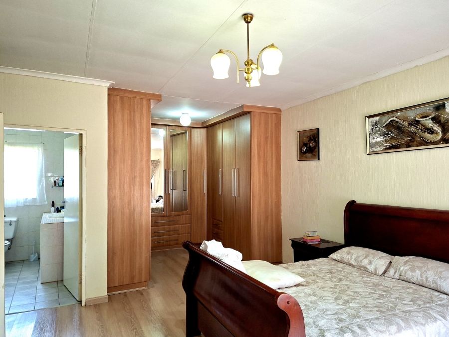 4 Bedroom Property for Sale in Discovery Gauteng