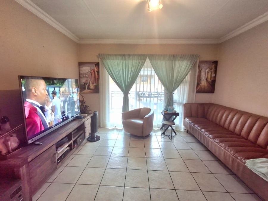 2 Bedroom Property for Sale in Ravenswood Gauteng