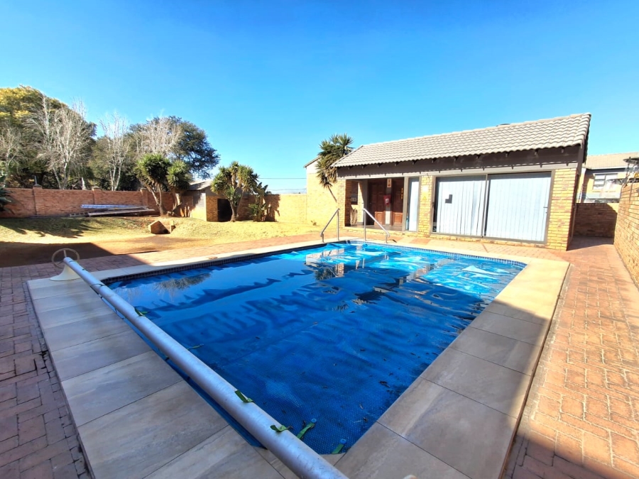 2 Bedroom Property for Sale in Ravenswood Gauteng