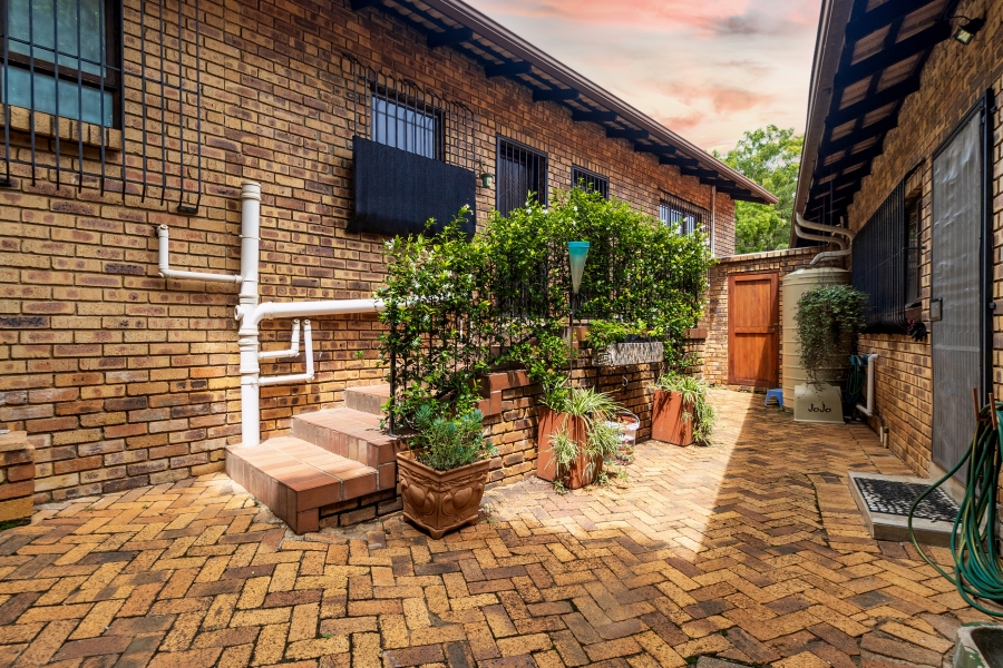 3 Bedroom Property for Sale in Faerie Glen Gauteng