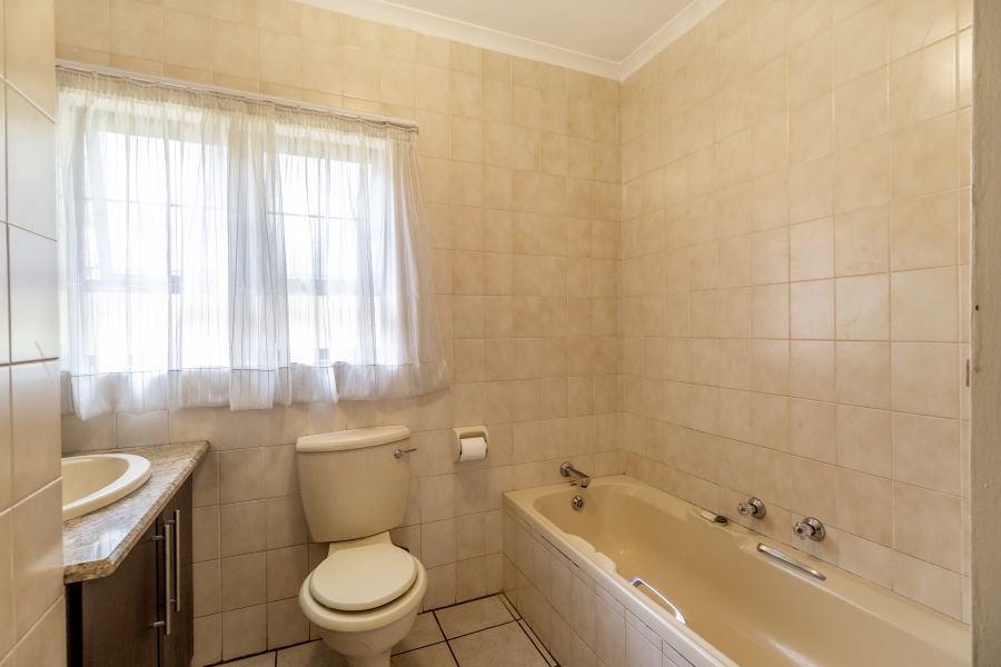 3 Bedroom Property for Sale in Faerie Glen Gauteng