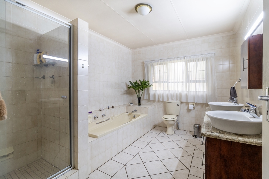 3 Bedroom Property for Sale in Faerie Glen Gauteng