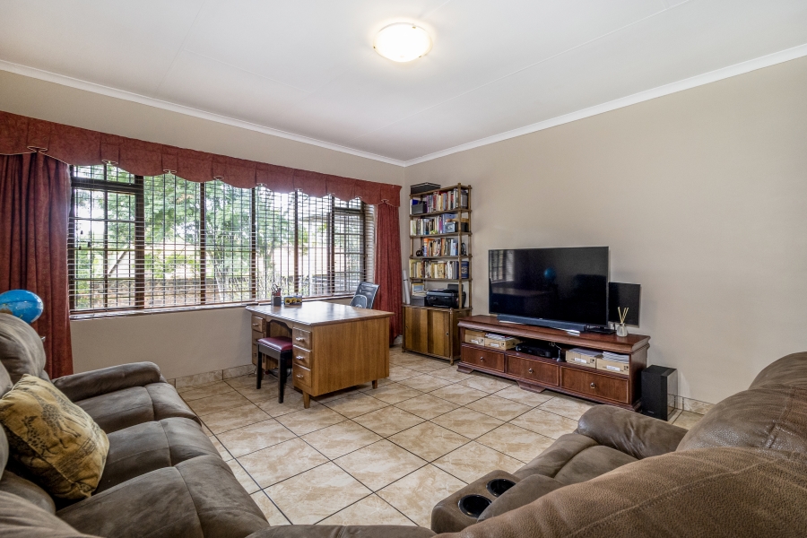3 Bedroom Property for Sale in Faerie Glen Gauteng