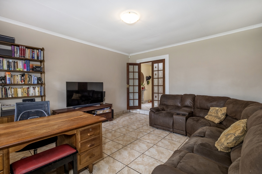 3 Bedroom Property for Sale in Faerie Glen Gauteng