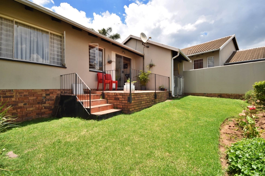 2 Bedroom Property for Sale in Sonneglans Gauteng
