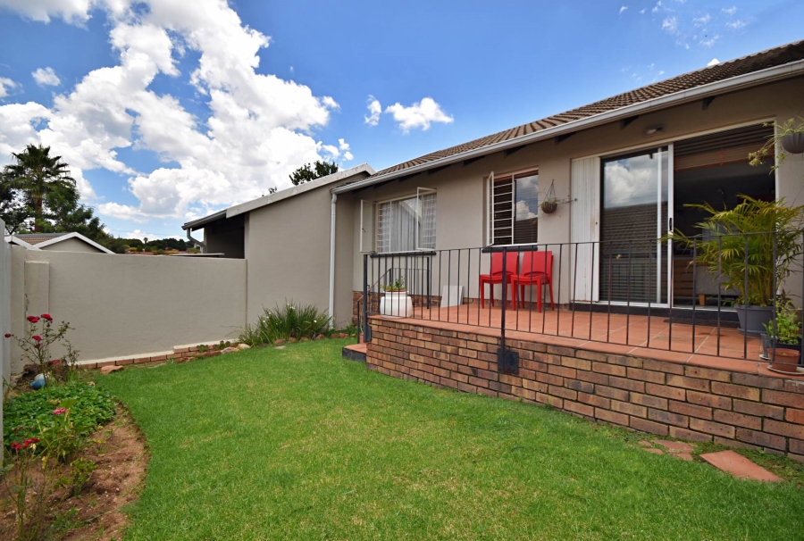2 Bedroom Property for Sale in Sonneglans Gauteng