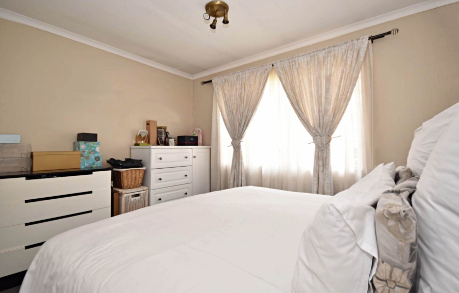 2 Bedroom Property for Sale in Sonneglans Gauteng