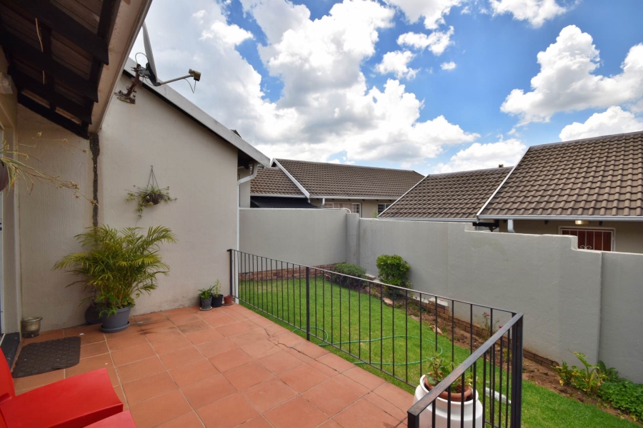 2 Bedroom Property for Sale in Sonneglans Gauteng
